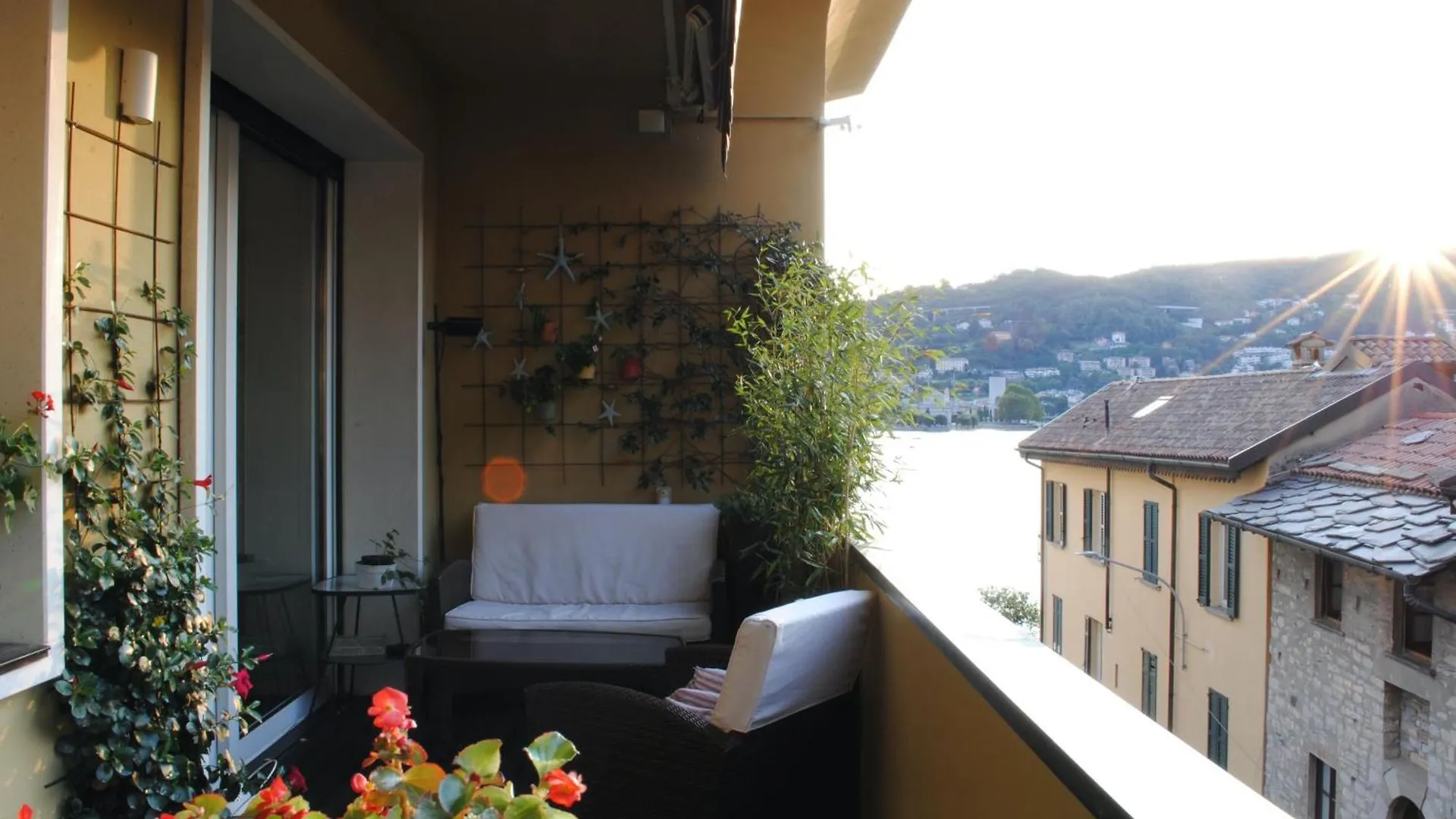 Moms Lakehouse Como 0*,  Italy