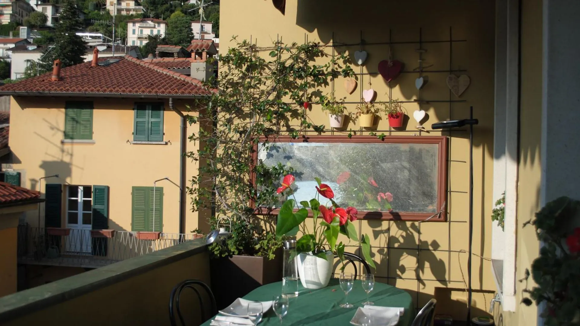 Moms Lakehouse Como Olaszország